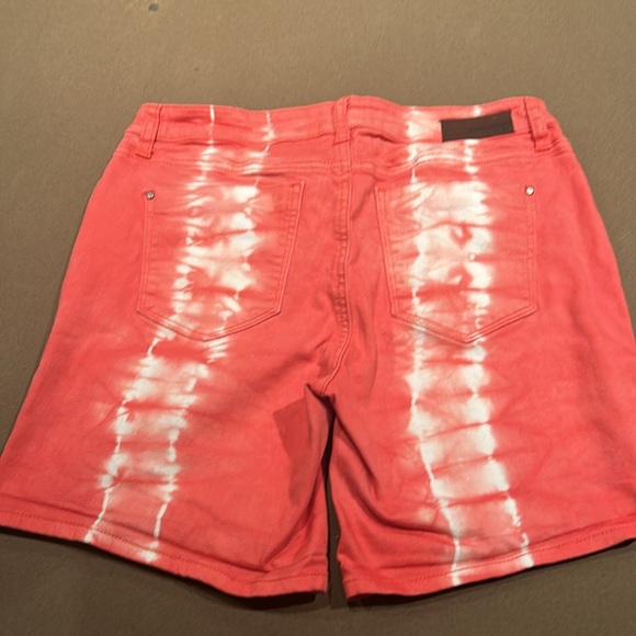 DKNY City Boyfriend Shorts - Picture 2 of 4